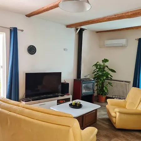 Appartement 70 M2 Avec Terrasse, Proche De La Mer Paulhan Exterior photo